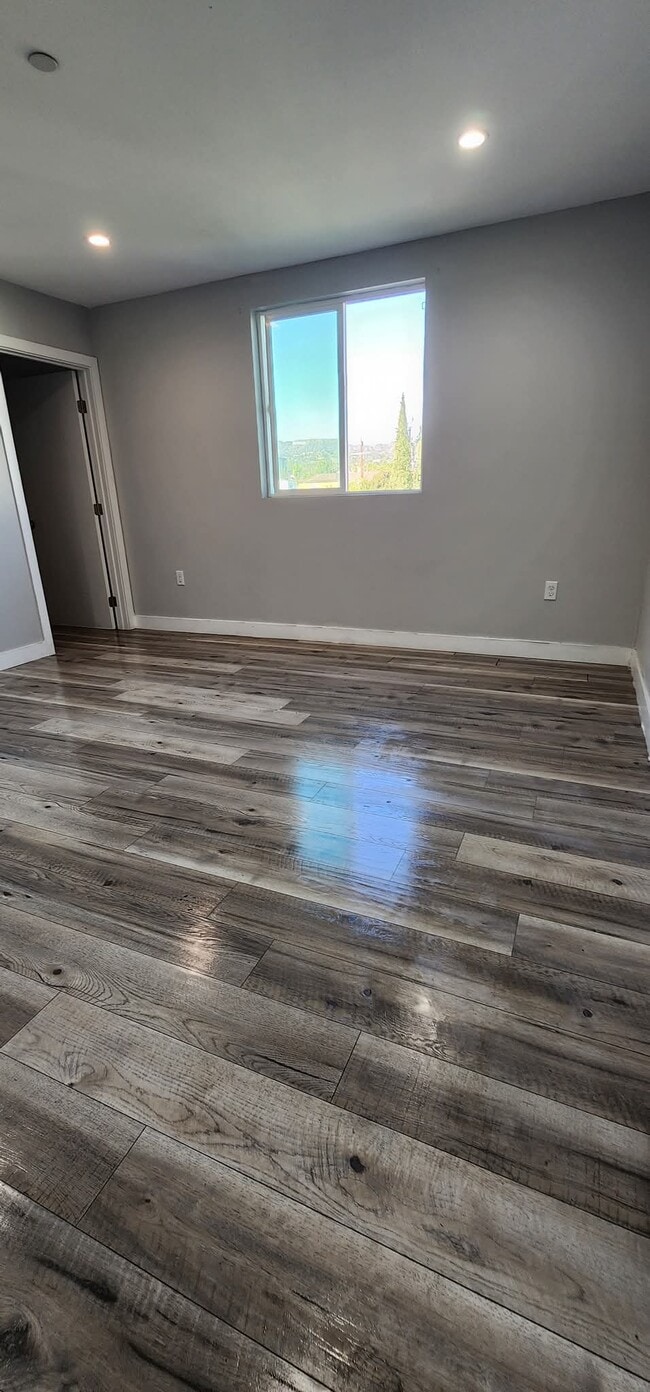 Building Photo - 1228 Alexandria Ave