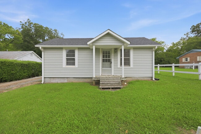 Building Photo - 715 Larry Ave