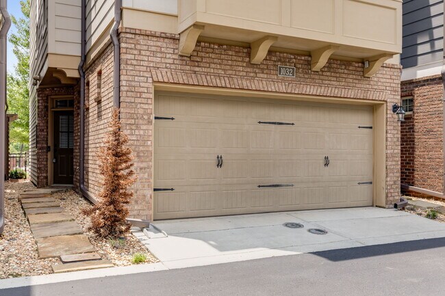 Building Photo - 1032 Moorewood Ln S E