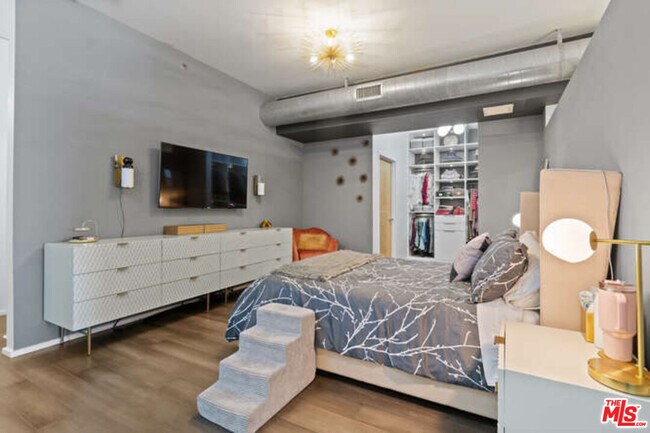 Building Photo - 1111 S Grand Ave