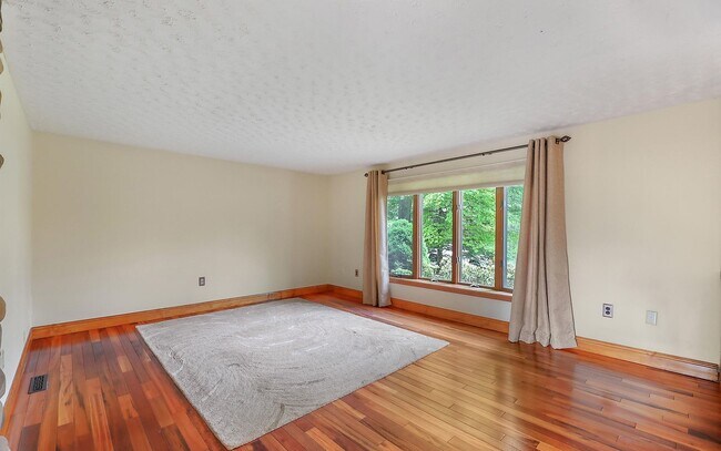 Building Photo - 27 Victory Rd