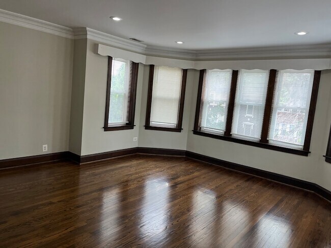 Foto del edificio - 6615 S Sacramento Ave