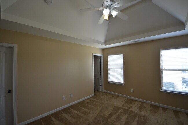Foto del edificio - 96 Skycroft Dr