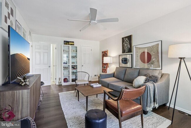 Foto del edificio - 2706 Wimbledon Way