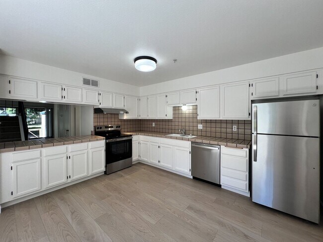 Foto del edificio - Spacious 2 Bed/2.5 Bath Napa Condo in Peac...