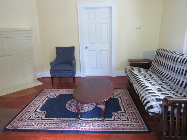 sala de estar - 705 W Markham Ave