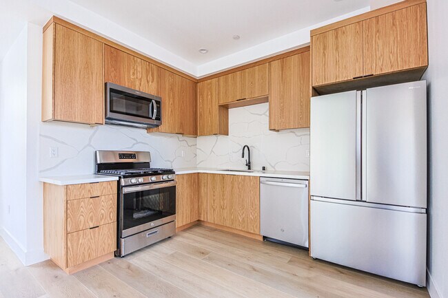 Building Photo - 2522 S Cloverdale Ave