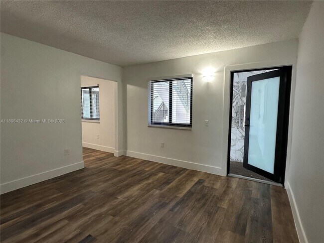 Foto del edificio - 529 SW 4th St
