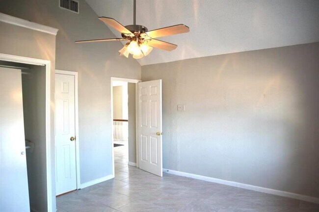 Foto del edificio - 8629 Kinghaven St