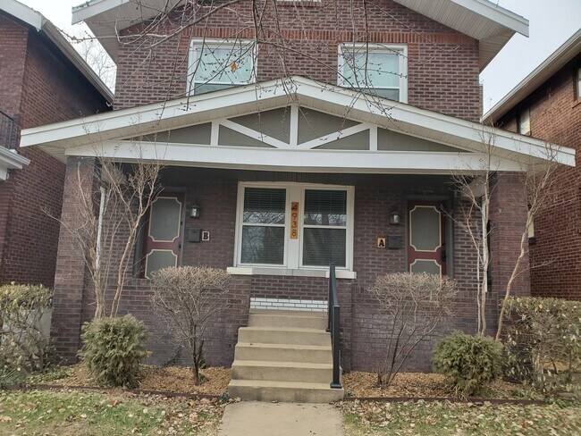 FRENTE - 4938 Tholozan Ave