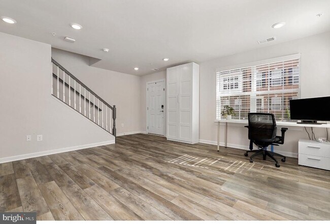 Building Photo - 7132 McHenry Mews