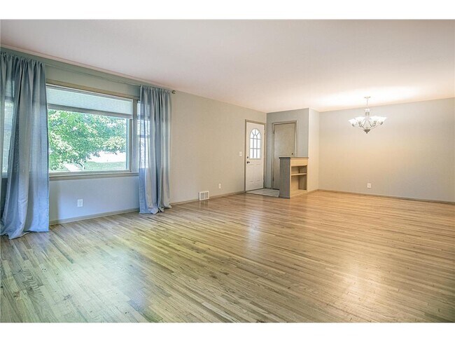 Foto del edificio - 616 3rd Ave NE
