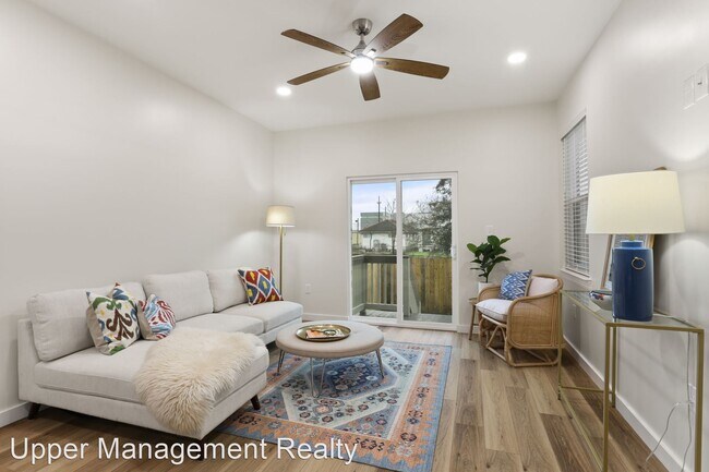 Building Photo - 2 br, 2.5 bath Apartment - 2904 - 2906 Man...