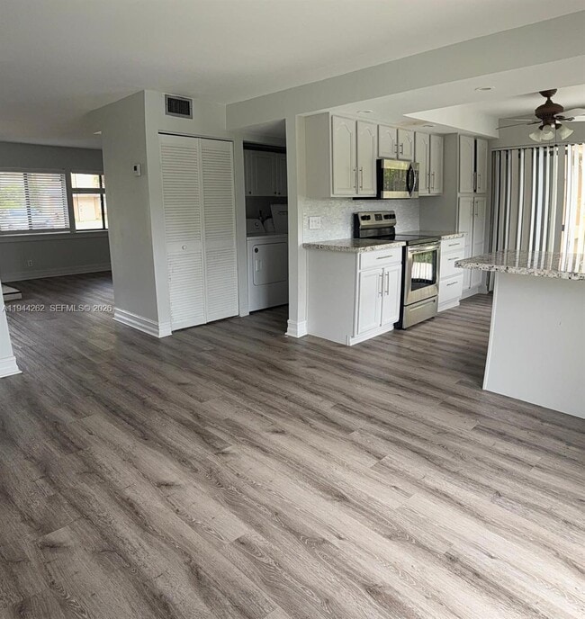 Building Photo - 242 Wimbledon Lakes Dr