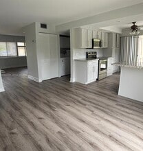 Building Photo - 242 Wimbledon Lakes Dr