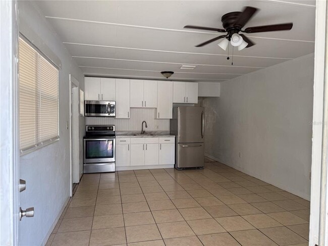 Foto del edificio - 9801 N 11th St