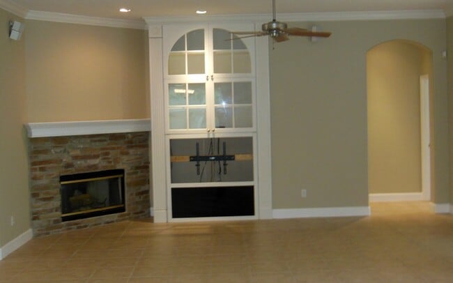 Photo - Oviedo 4 Bed 2 Bath Pool Home in Live Oak - Oviedo