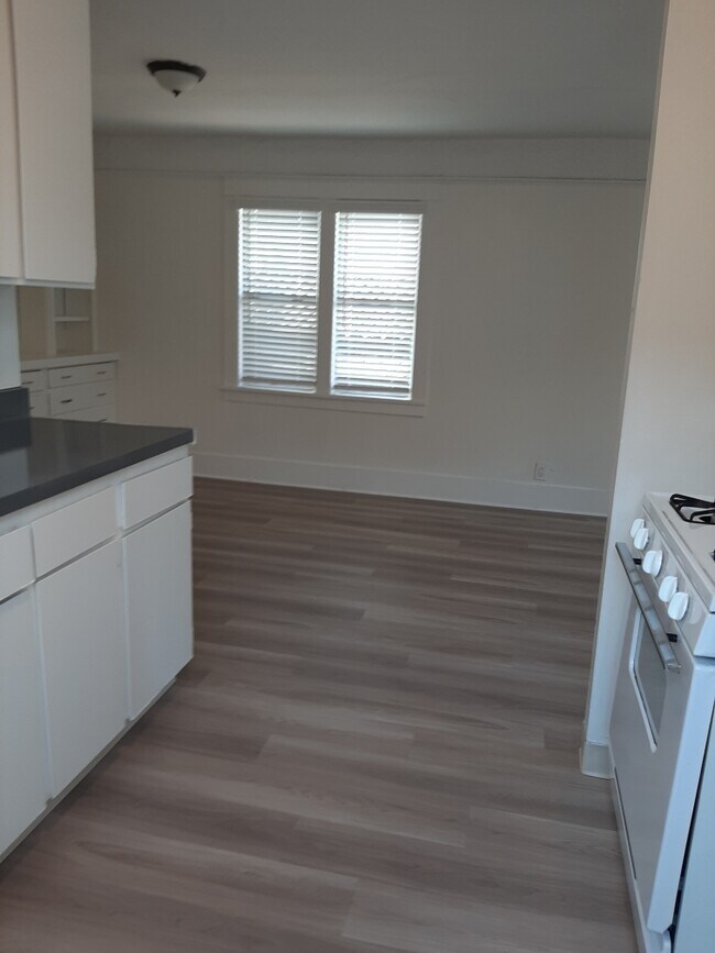 Foto del edificio - 676 Coronado Ave