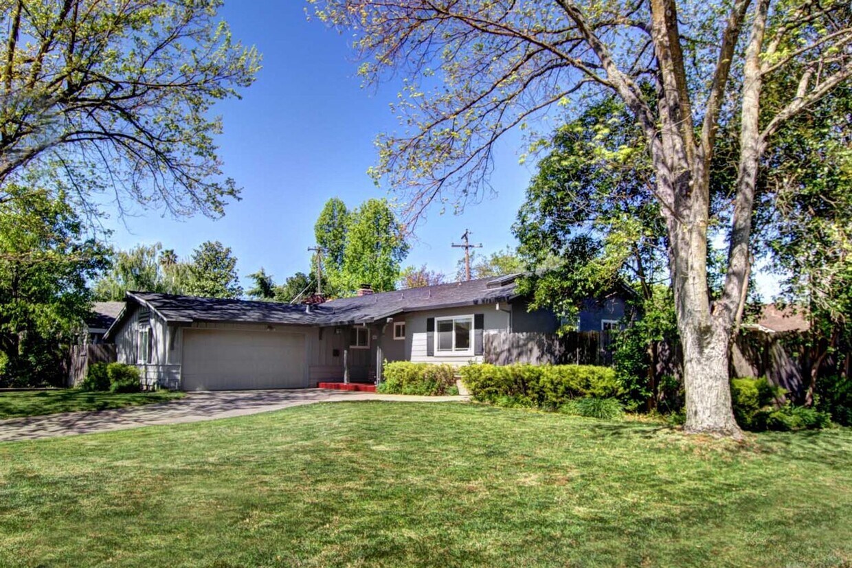 Foto principal - Adorable College Green 3 BDRM 2 BATH avail...