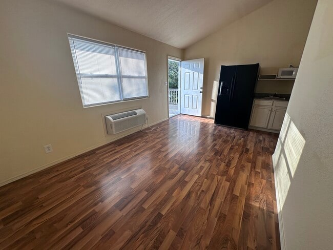Building Photo - 4986 Raintree Cir