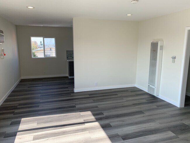 Building Photo - 1137 N Westmoreland Ave