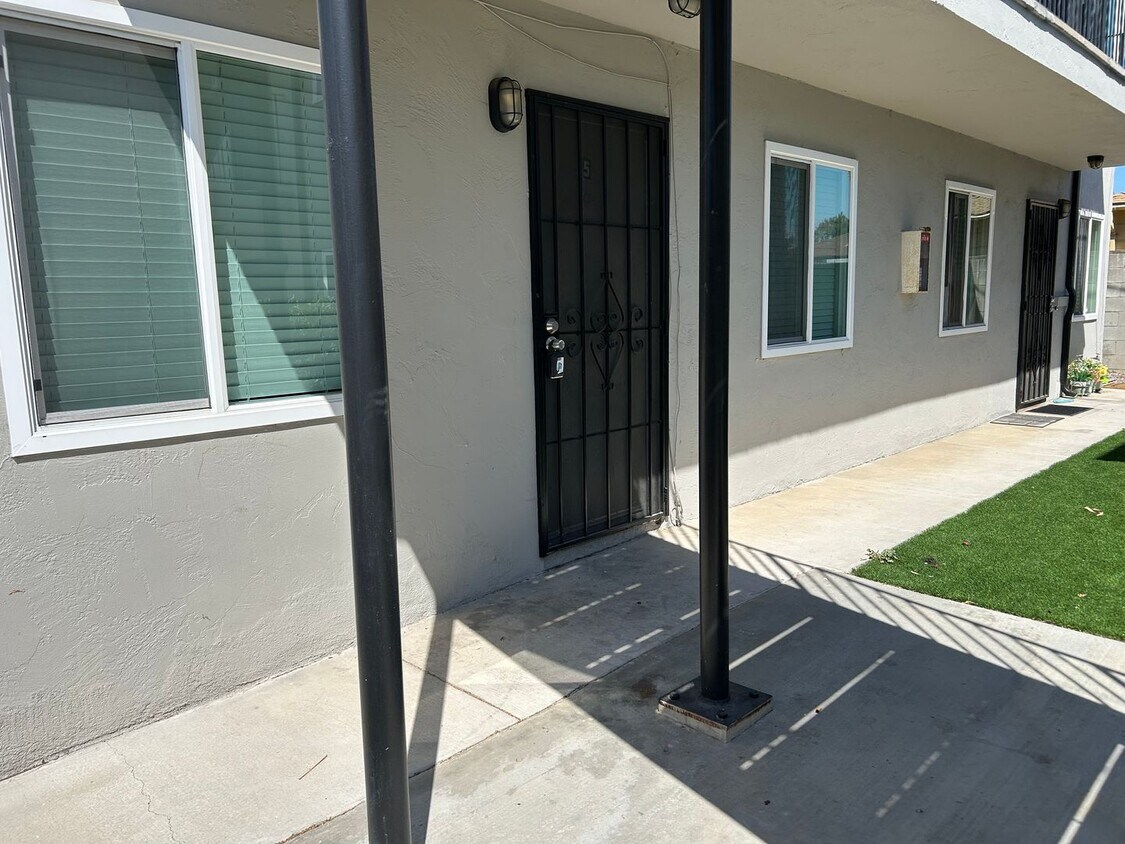 Foto principal - 1 Bed, 1 Bath in Central SD. Water/Trash I...
