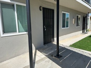Building Photo - 4444 Menlo Ave