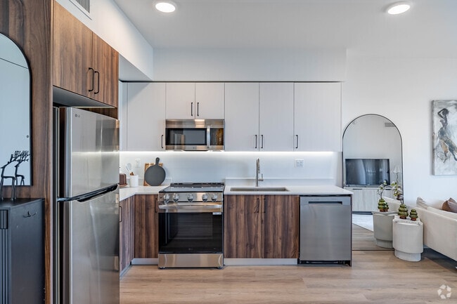 A1 1BR, 1BA - 670SF - Kitchen - Aventura Quattro