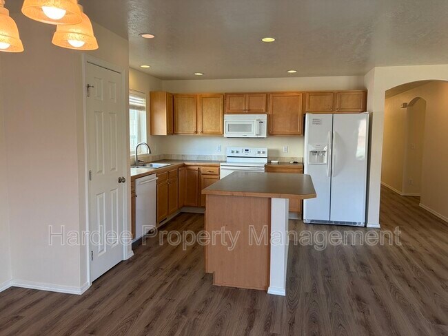Building Photo - 677 N Kayden Way