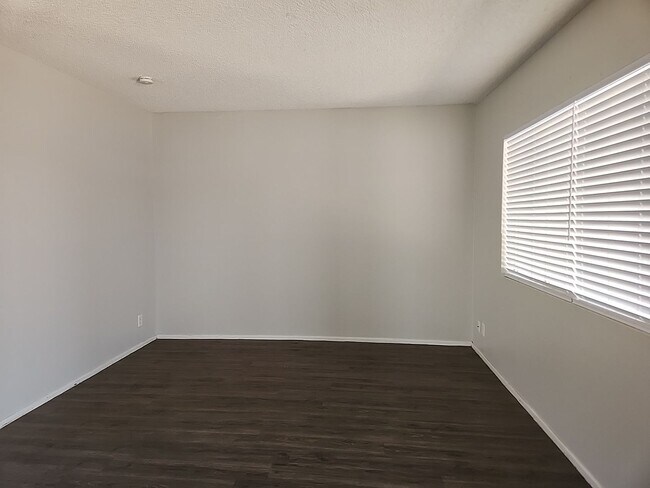 Foto del edificio - 850 W 9th St