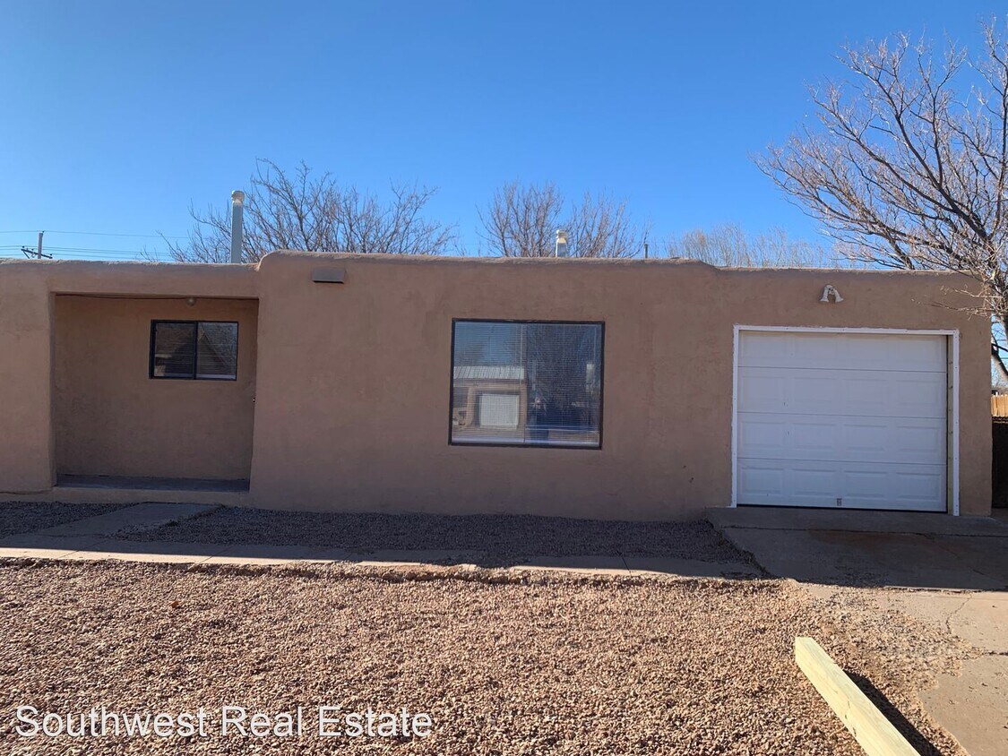 Primary Photo - 4 br, 1 bath House - 729 W Manana