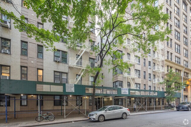 Building Photo - 225 W 25th St