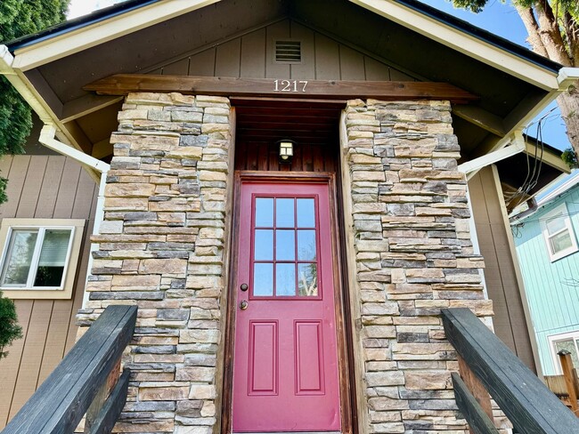 Foto del edificio - Central Olympia 2 Bedroom Townhome - Avail...