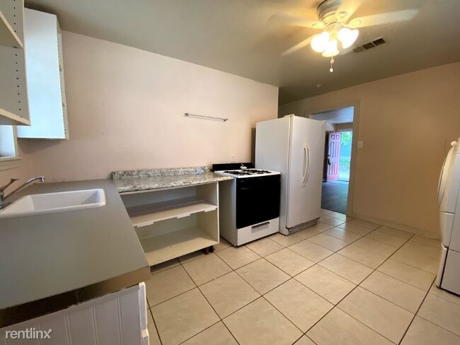 Building Photo - 2 br, 1 bath House - 119 Louis Davis A Unit A