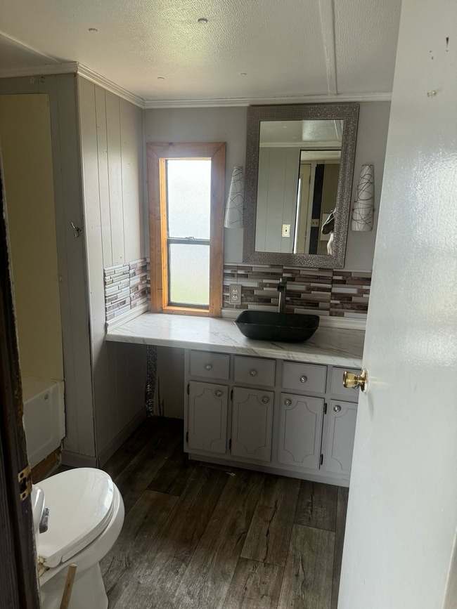 Building Photo - Move in ready 2 bedroom, 1 bathroom home is available for rent.