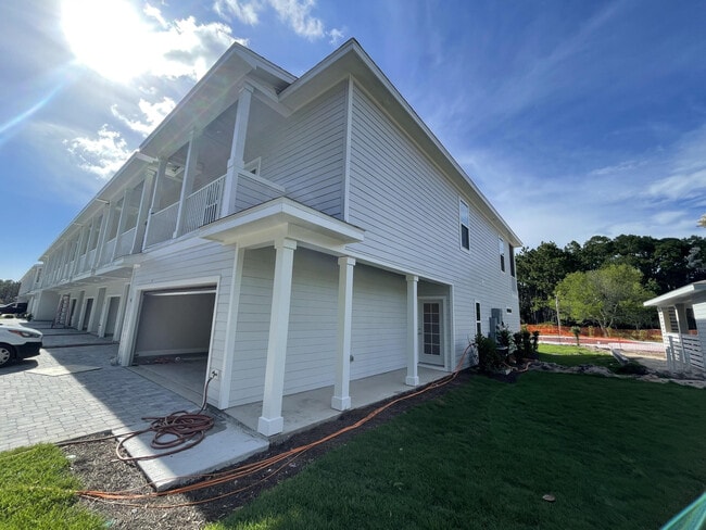 Building Photo - 90 Kara Lake Dr