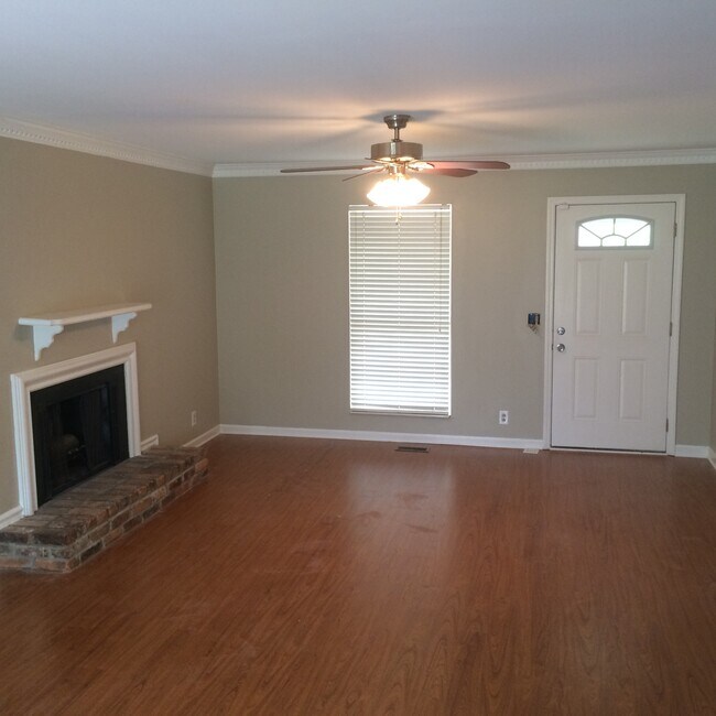 Foto del edificio - 1413 Autumn Knoll Rd