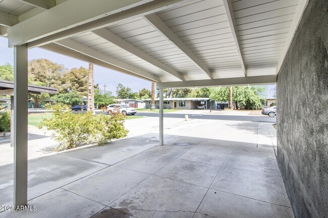 Building Photo - 1509 E Rancho Dr