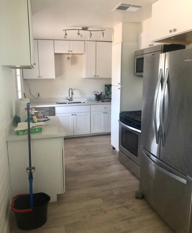 Foto del edificio - 738 W 13th St
