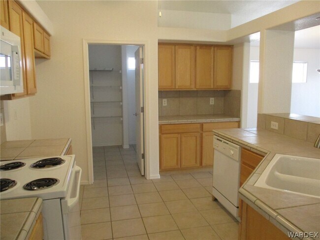 Building Photo - 3870 Coyote Ct