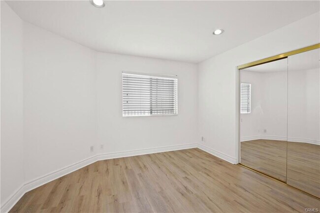 Building Photo - 416 Larkspur Ave