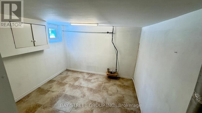 Building Photo - 2048 Edinburgh Dr