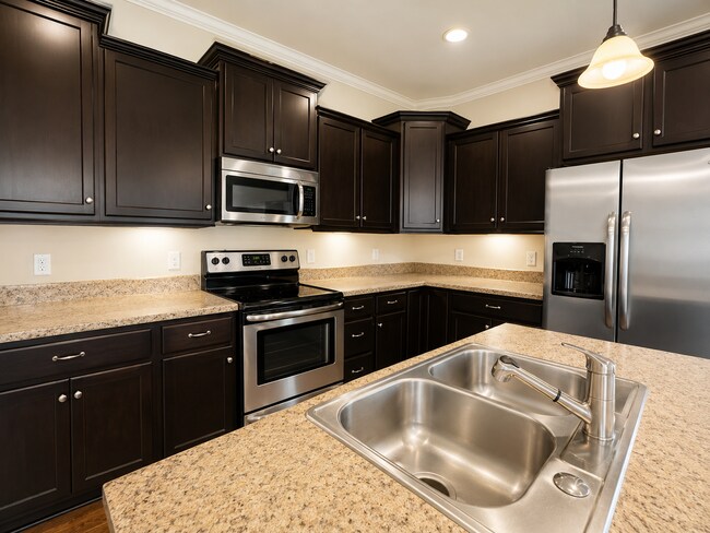 Building Photo - Spacious & Beautifully Maintained Home in a Quiet Cul-De-Sac