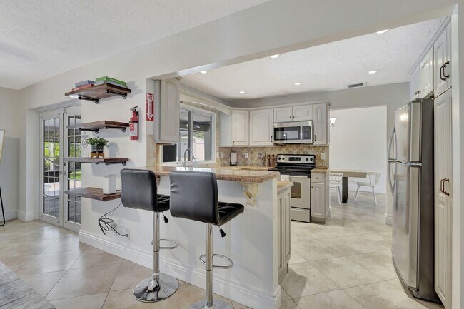 Building Photo - 1104 Jackpine St