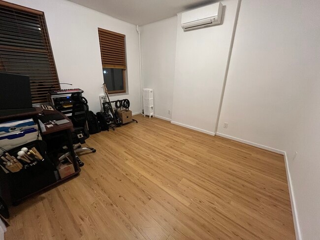 Building Photo - 6055 Woodbine St