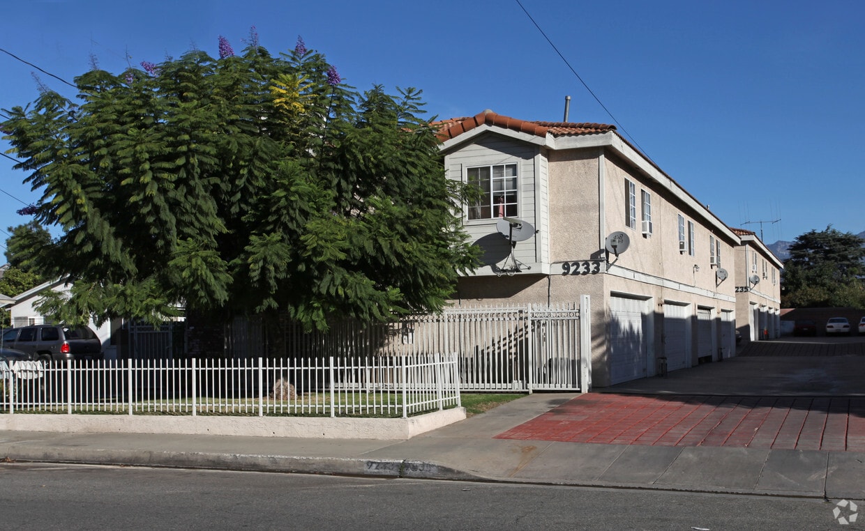 Building Photo - 9233-9239 Ramona Blvd