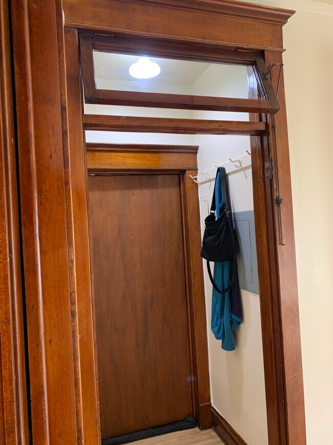 Entryway - 1002 E 3rd St