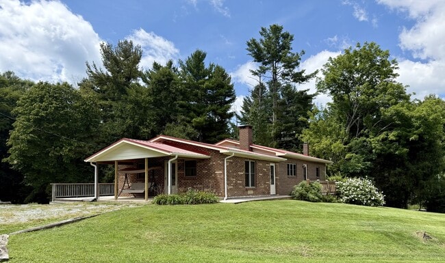Photo - 130 Cornerstone Ln (Deep Gap, NC) House