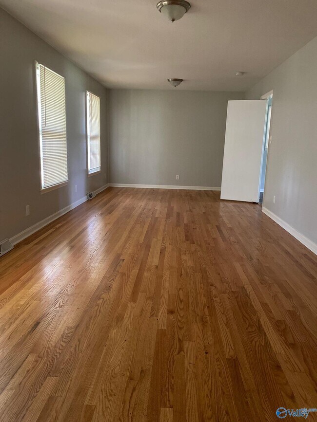 Foto del edificio - 3811 Holmes Ave NW