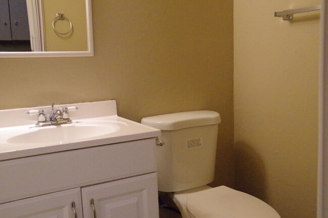 Building Photo - NOW AVAILABLE! MUST SEE - BEAUTIFUL 4BR/3B...